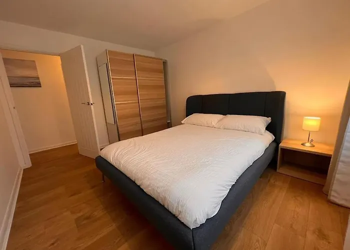 Lovely 2 Bed Room Flat, In A Leafy Area,All New