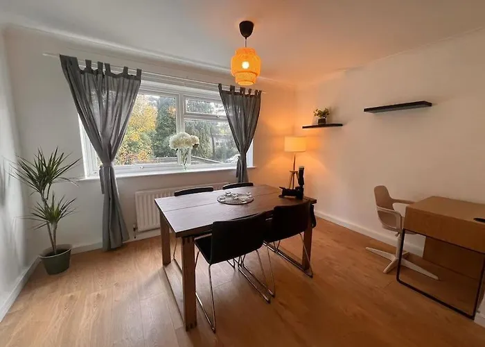 Lovely 2 Bed Room Flat, In A Leafy Area,All New